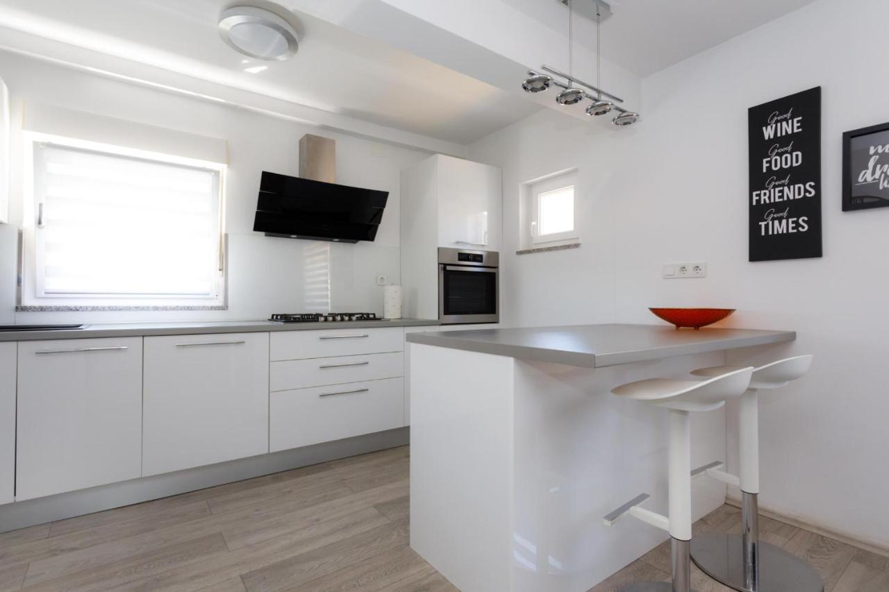 Apartman Laura Krk Town Esterno foto