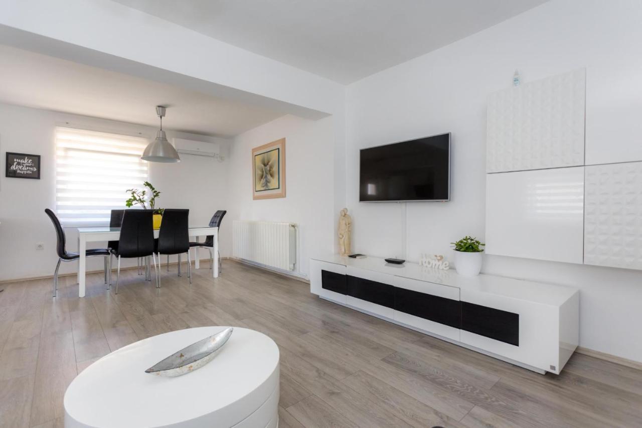 Apartman Laura Krk Town Esterno foto