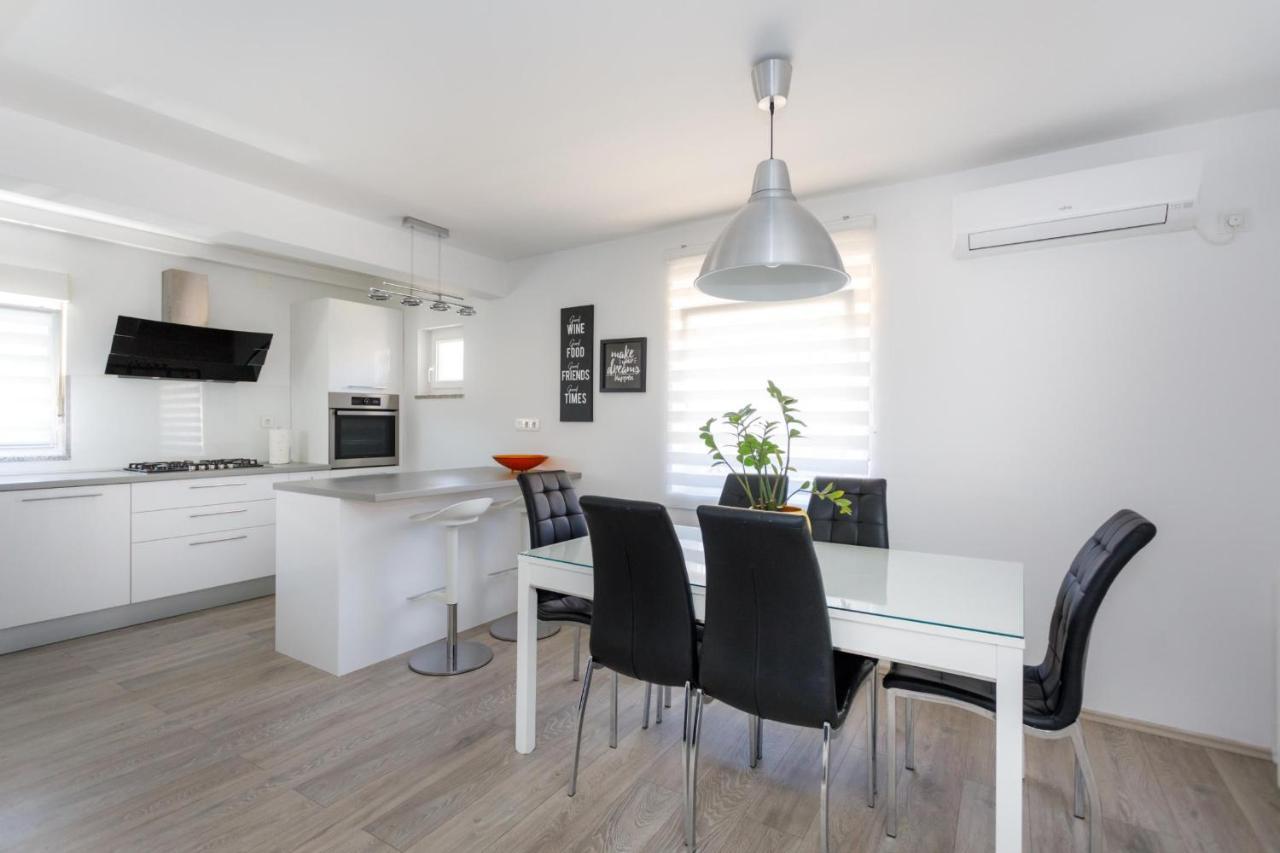 Apartman Laura Krk Town Esterno foto