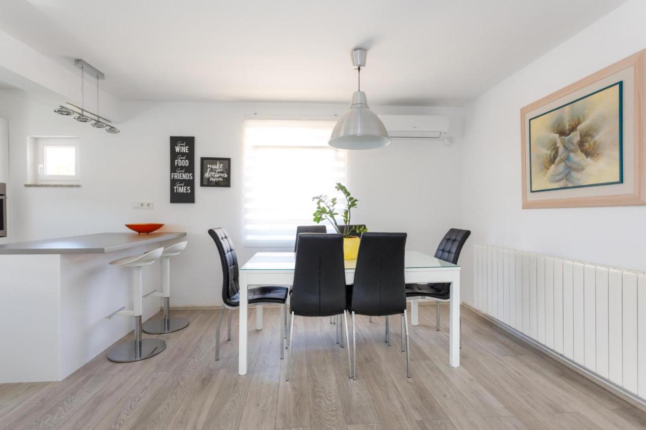 Apartman Laura Krk Town Esterno foto