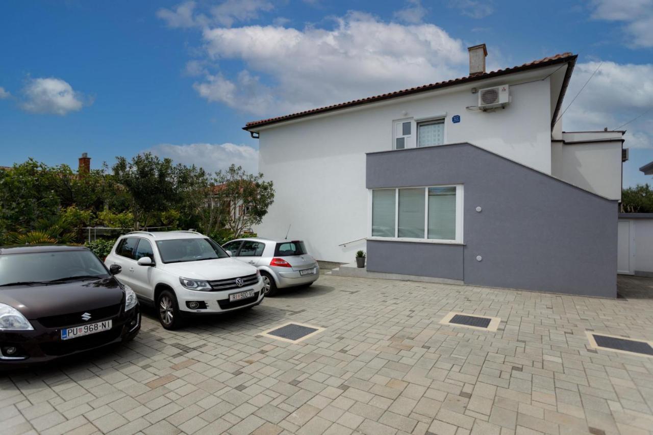 Apartman Laura Krk Town Esterno foto