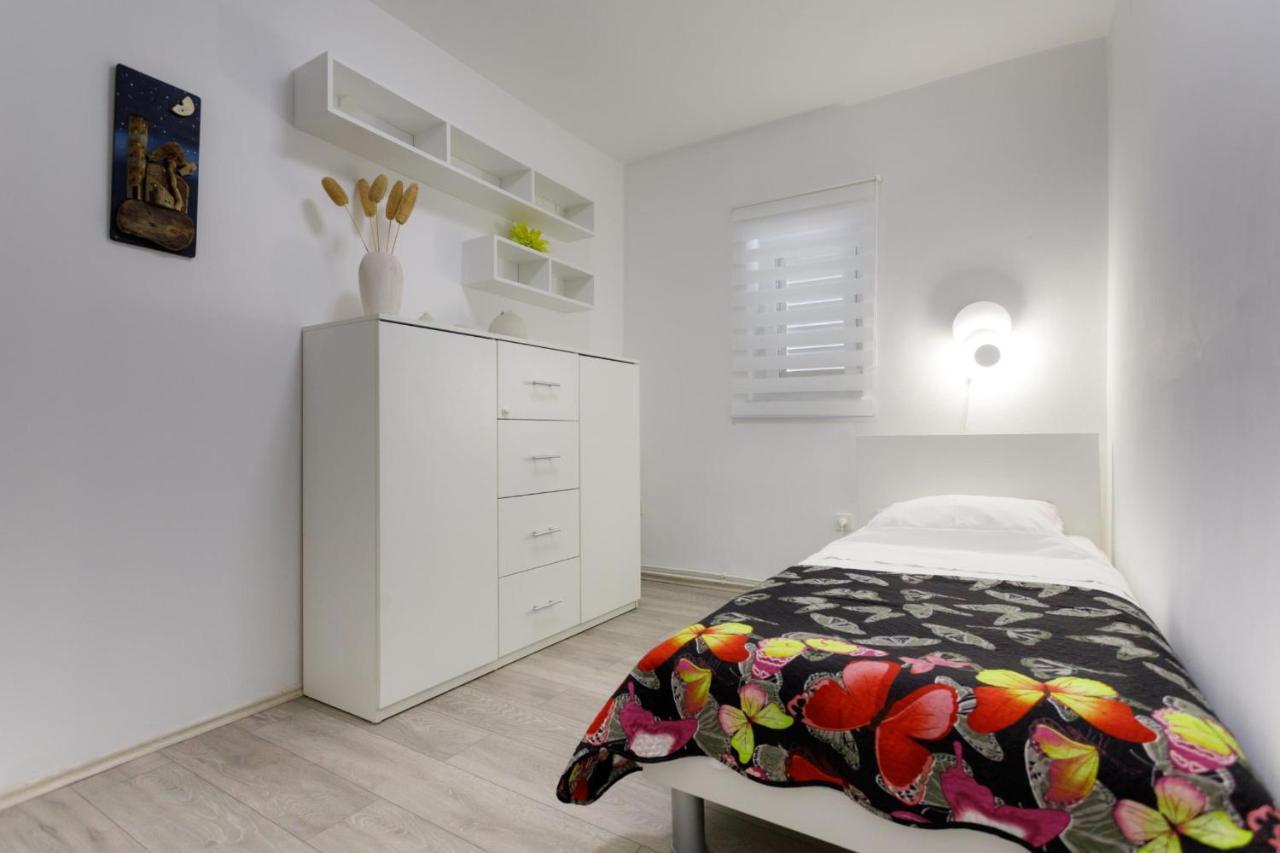 Apartman Laura Krk Town Esterno foto