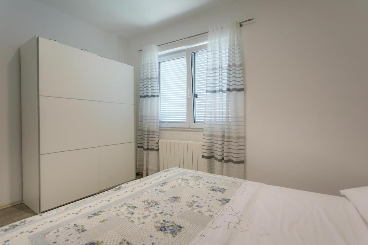 Apartman Laura Krk Town Esterno foto
