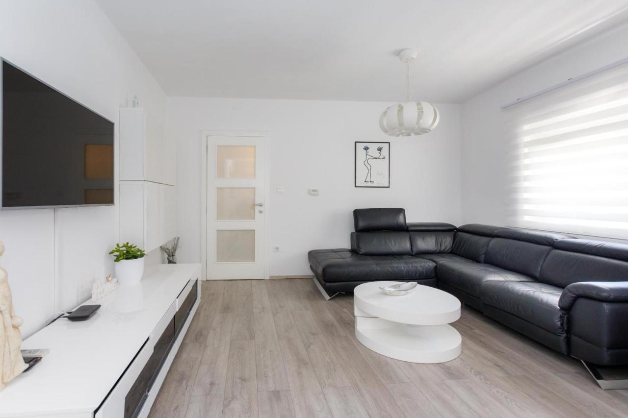 Apartman Laura Krk Town Esterno foto