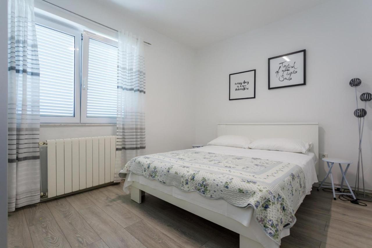 Apartman Laura Krk Town Esterno foto