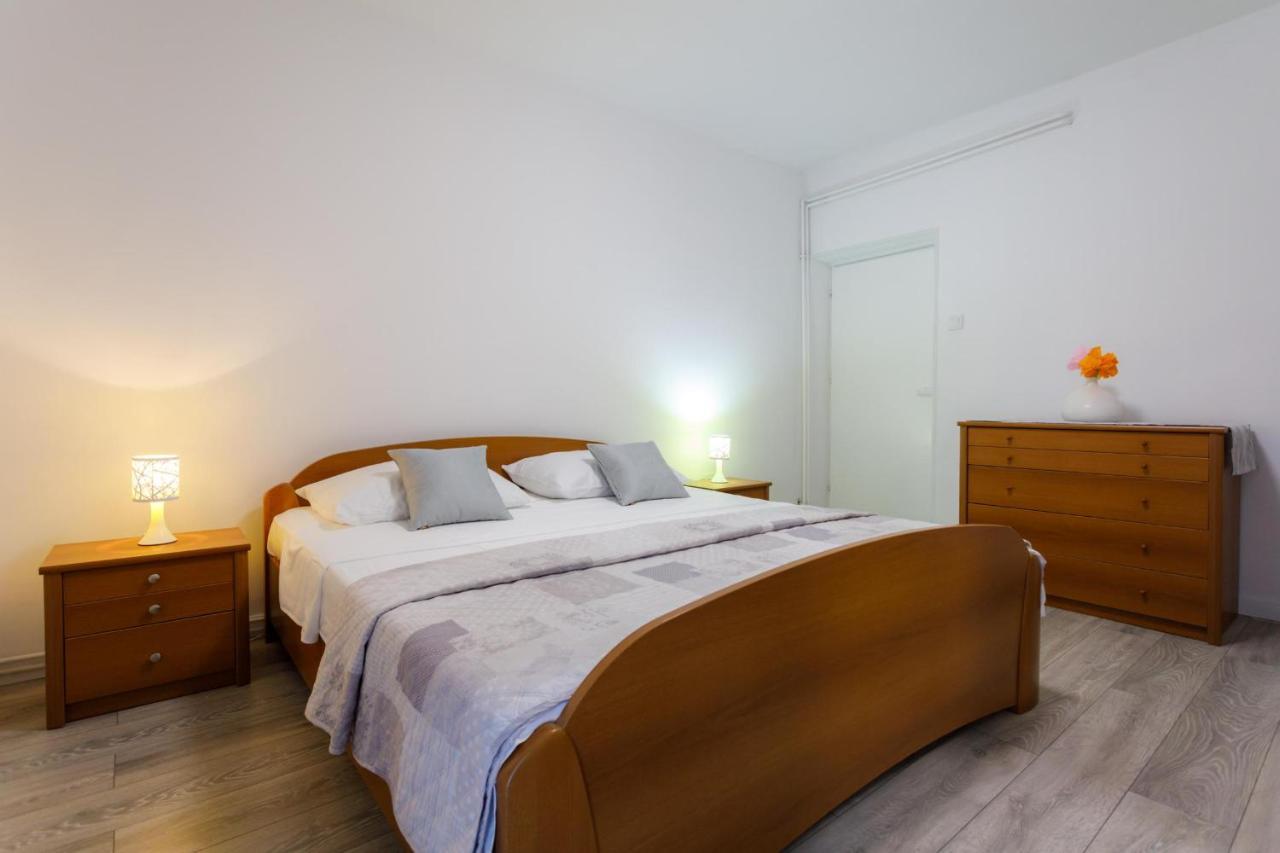 Apartman Laura Krk Town Esterno foto